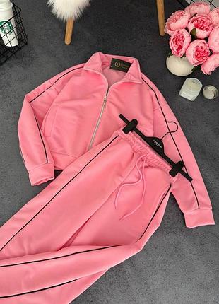 Жіночий костюм з контрастним кантом