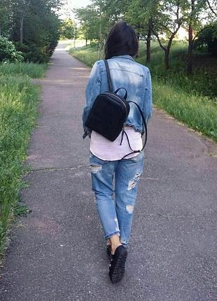 Чёрный рюкзак из натуральной кожи