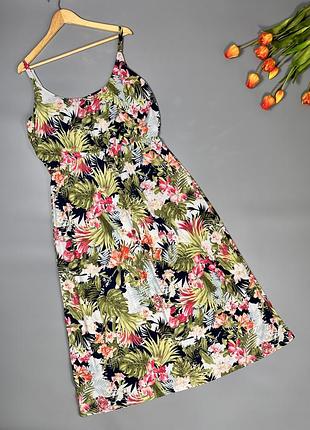 Сукня максі у тропічний принт на бретельках