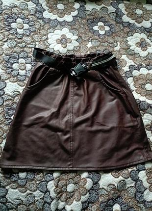 Юбка на девочку 6 лет, шоколадного цвета с поясом, ткань типа эко кожа, с карманами, пояс на резинке