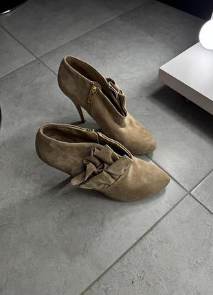Натуральные замшевые ботильоны zara из натуральной замши и кожи 39 размер