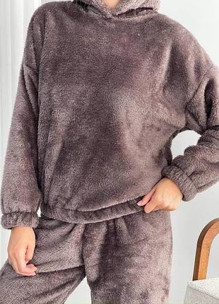 Шикарный спортивный теплый костюм плюш.новый.