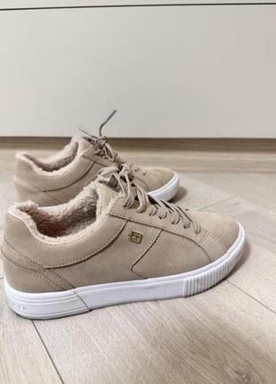 Кроссовки *****