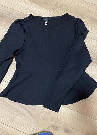 Чорна гарненька кофточка