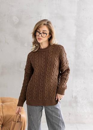 Теплый вязаный свитер оверсайз кроя с объемными узорами