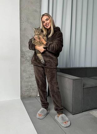 Жіночій костюм