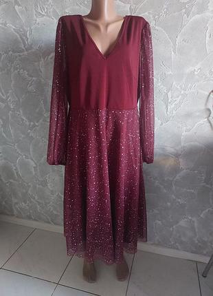 Очень красивое платье.