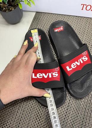 Оригінальні шльопанці levi's 5