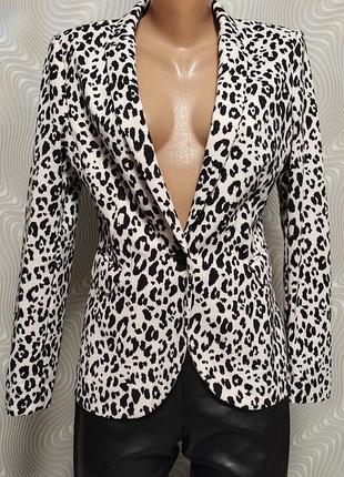 Пиджак с анималистическим принтом