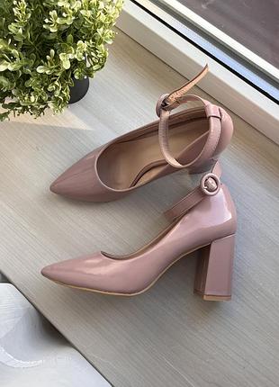 Ніжно рожеві туфельки
