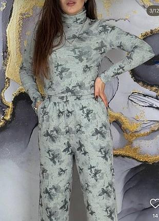 Стильний костюм в рубчик