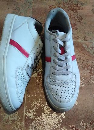 Кросівки для жінок 38 розмір