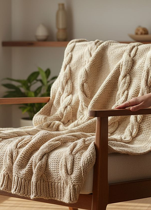 Вязаный шерстяной плед бежевый – теплое покрывало с косами ручной работы