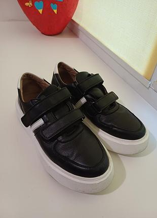 Продам мужские кроссовки