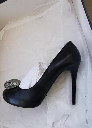 Елегантні туфлі shy на шпільках 36,5