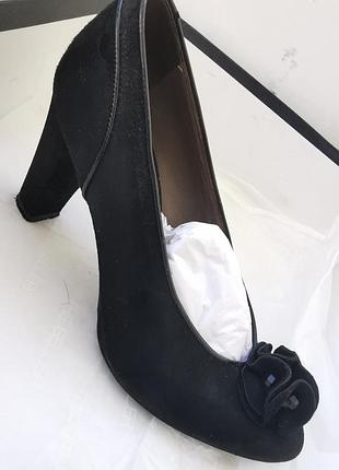 Замшевые итальянские туфли mary claud на устойчивом каблуке