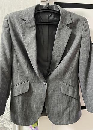 Жіновий піджак