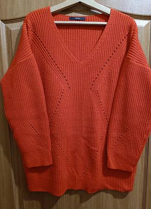 Греющая классика - идеальная кофточка на холодные дни.