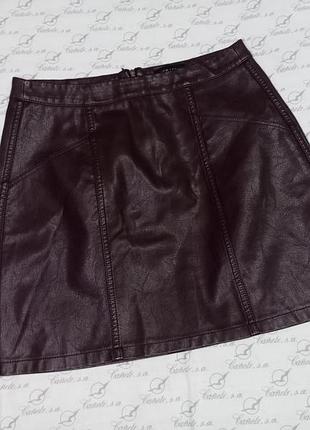 Міні-спідниця бордова з еко шкіри new look розмір 10