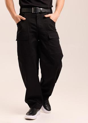 Чоловічі стильні широкі штани карго в чорному кольорі