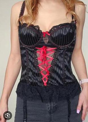 Женский черный с рюшами корсет с красной лентой с подвязками от бренда sunburst