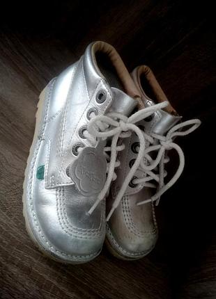 Кожаные серебристые детские ботинки kickers для девочки 33 размер
