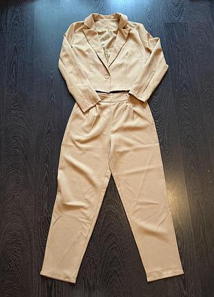 Бежевий костюм з піджаком і штанами shein, розмір m (38)