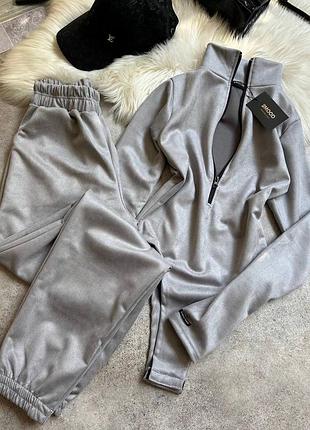 Жіночий трендовий теплий костюм