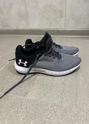 Кросівки для спорту жіночі