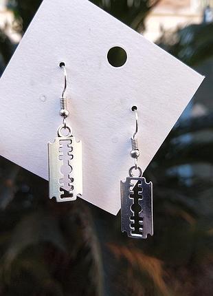 Серьги лезвия razor punk y2k серебристые украшения унисекс