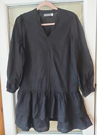 Платье с вышивкой