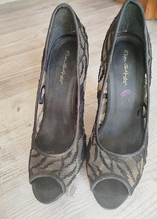 Туфлі з відкритим носком