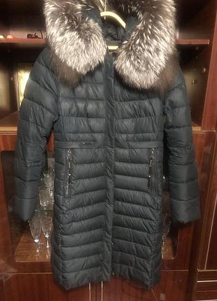 Жіночий пуховик з натуральним хутром