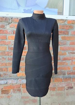 Платье по фигуре футляр