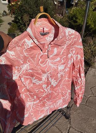 Жіноча осіння куртка