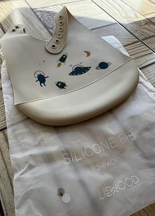 Дитячий слюнявчик