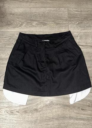 Чорна мініспідниця