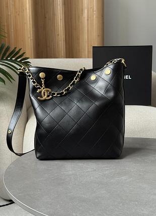 Шкіряна сумка відро з фірмовим ромбоподібним простроченням ch