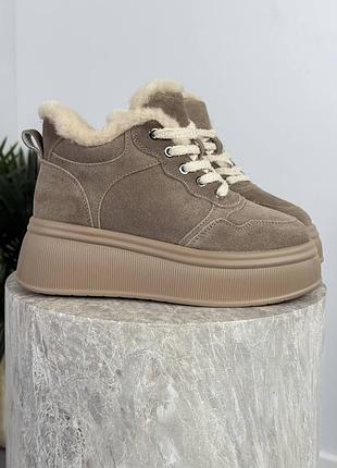 Зимние бежевые ботинки на платформе