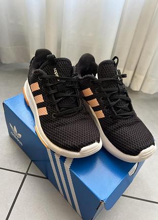 Кросівки adidas cloudfoam racer tr 34 розмір  устілка від краю до краю 22 сантиметри в гарному стані