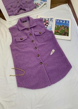 Жилет красивого оттенка