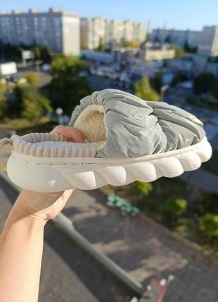 Жіночі теплі тапочки дутіки на хутрі з плащівки
