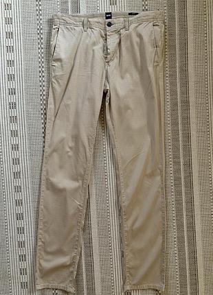 Бежеві штани від boss
