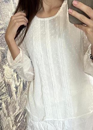 Біла блузка в обʼємний горошок reserved s