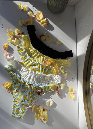 Яскравий набір трусиків