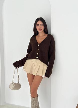 Короткий пухнастий кардиган на гудзиках