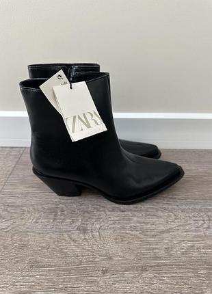 Козаки чорні жіночі зара черевики