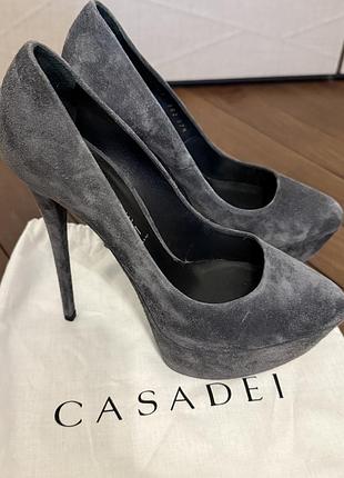 Замшеві туфлі casadei