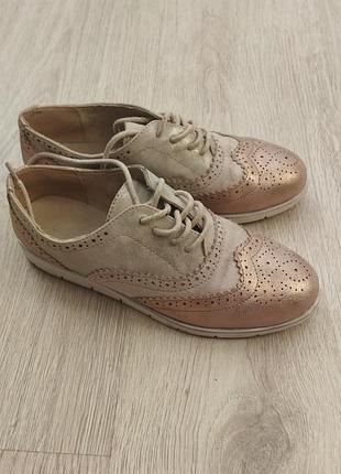 Жіночі осінні туфлі