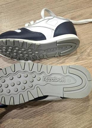 Кроссовки reebok на мальчика 3-5 лет, стелька 17 см. оригинал.